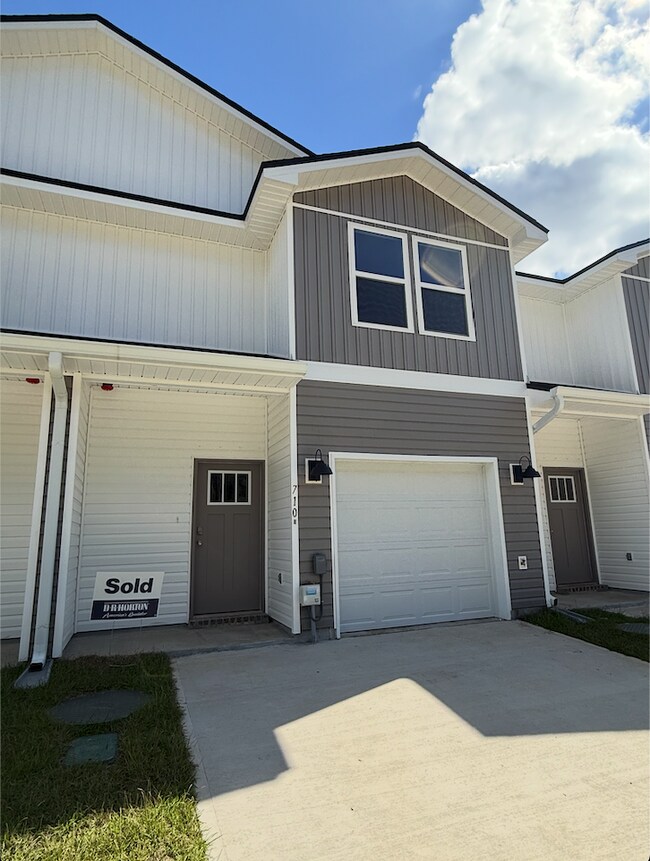 Building Photo - 710-E Giese Ln