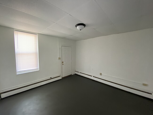 Building Photo - 222 N Pine St