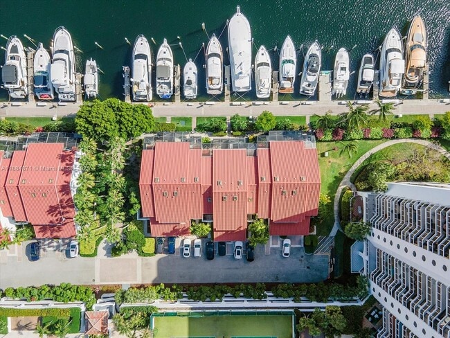 Foto del edificio - 3620 Yacht Club Dr