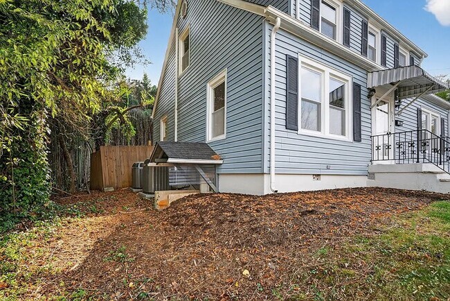 Foto del edificio - 326 Westhampton Ave