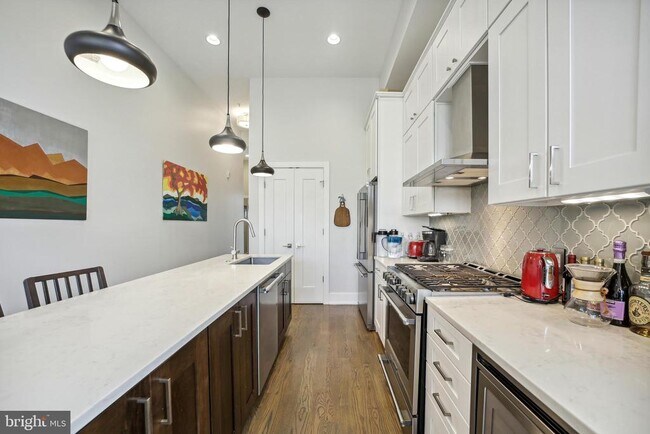 Foto del edificio - 3815 14th St NW