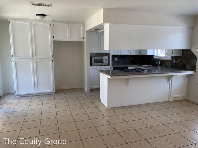 Building Photo - 3 br, 2 bath House - 5736 W. Robinwood