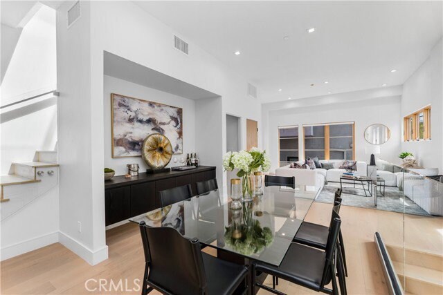 Foto del edificio - 1035 1/2 North Vista Street, West Hollywood, CA 90046 - 2 BR 3 BA house