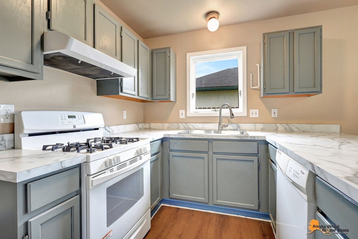 Foto principal - East Anchorage Home with In Unit Laundry a...