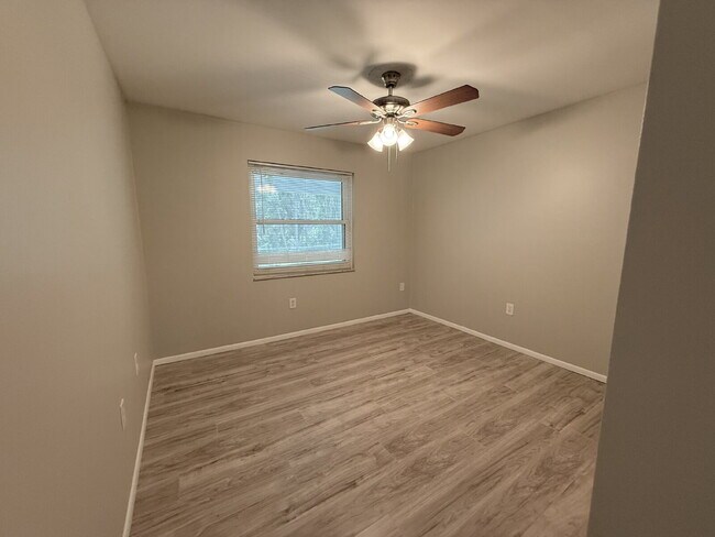 Foto del edificio - "Charming 3-Bed Oasis with 2 Full Baths in...