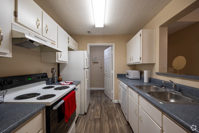 2BR, 2BA - 1280SF - Walden Pointe