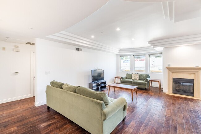 Building Photo - 12044 Hoffman St