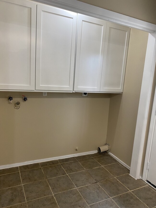 Building Photo - 2211 Autumn Springs Ln