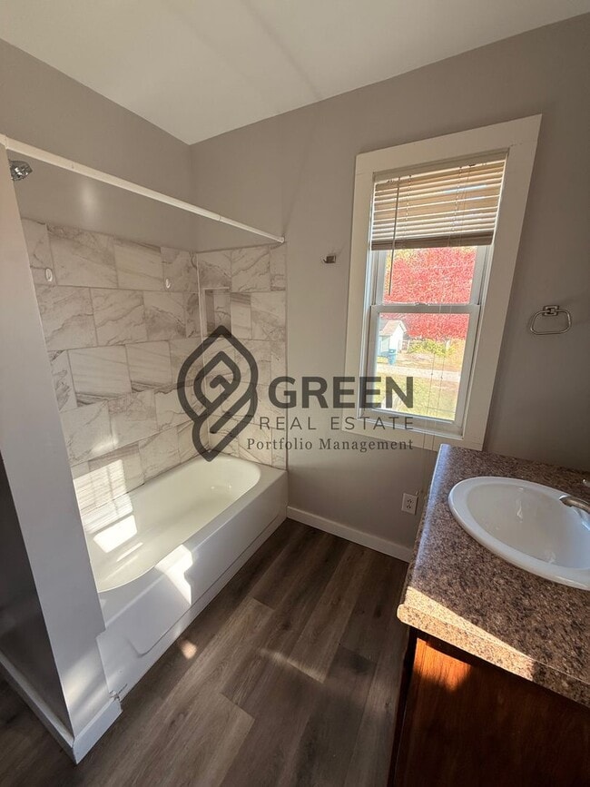 Building Photo - Beautiful apartment in Bradley