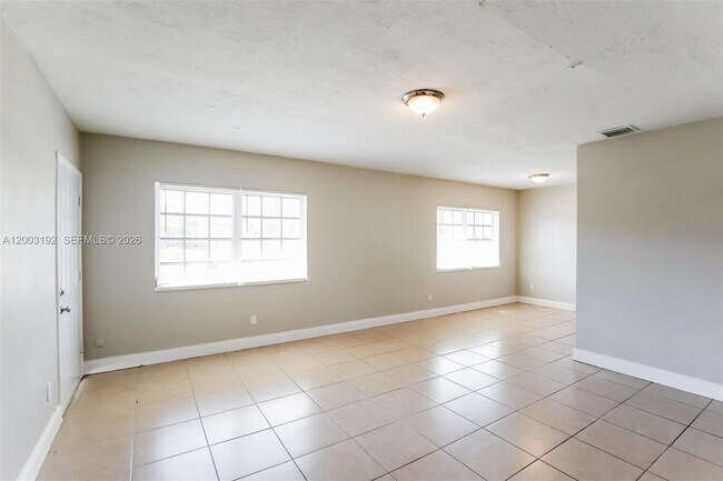 Foto del edificio - 20111 NW 12th Ave