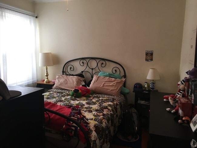 Building Photo - 736 Washington St