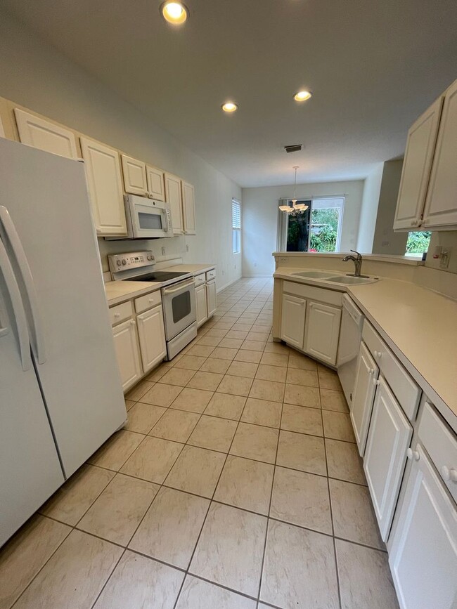 Building Photo - JUST LEASED- Annual unfurnished 3/2  house in Sarasota