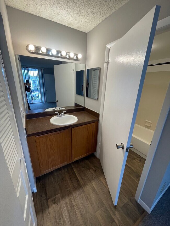 Building Photo - ONE BEDROOM ONE BATHROOM!! Waterfront Comm...