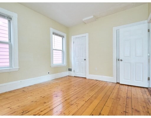 Building Photo - 39 Hinckley St