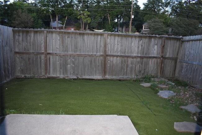Building Photo - 16048 Limestone Lake Dr