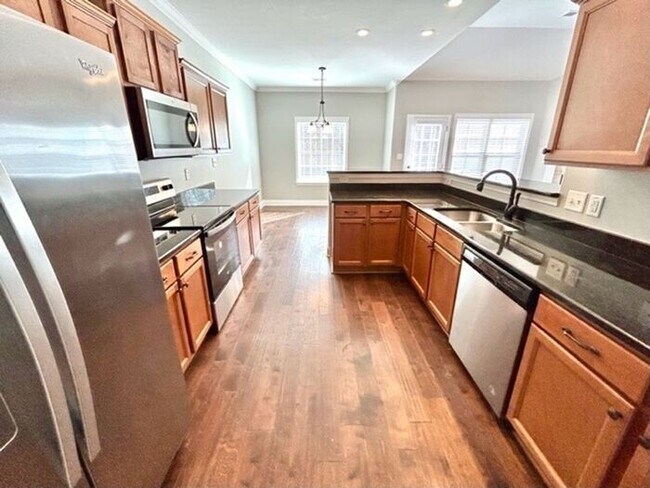 Building Photo - Now Leasing a 4 bedroom 2 bath home in Oli...