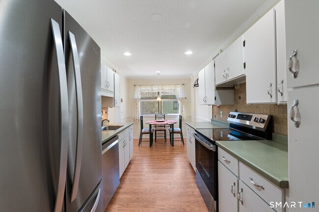 Building Photo - 2 Heritage Circle