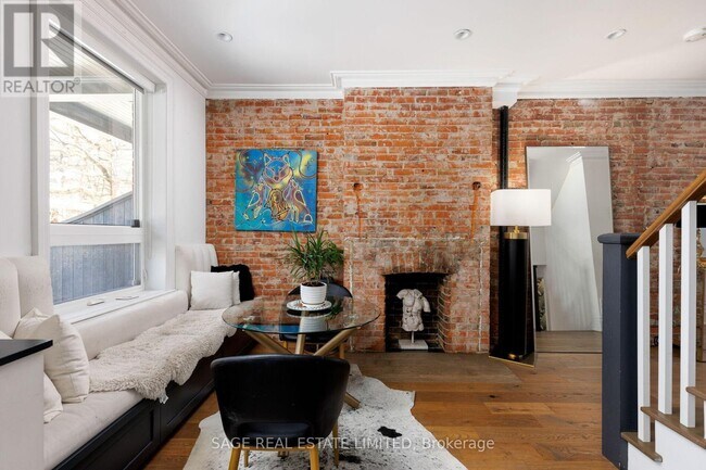 Building Photo - 221 Crawford St