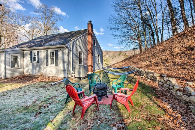 Building Photo - 20 Hill Ln