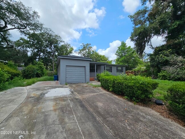 Building Photo - 11226 Inez Dr