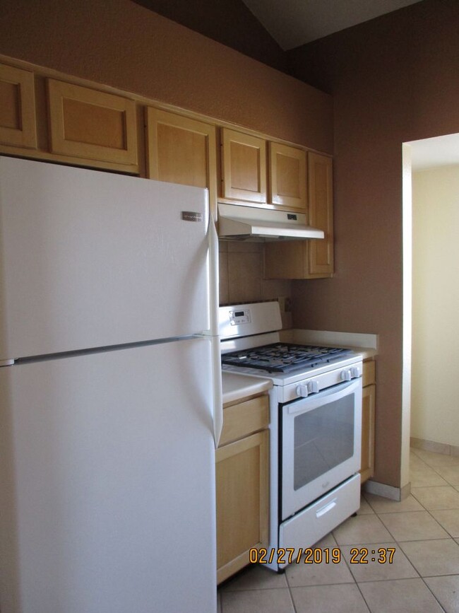 Building Photo - WESTSIDE: 2 BR 1 BTH  REFRIGERATED AIR