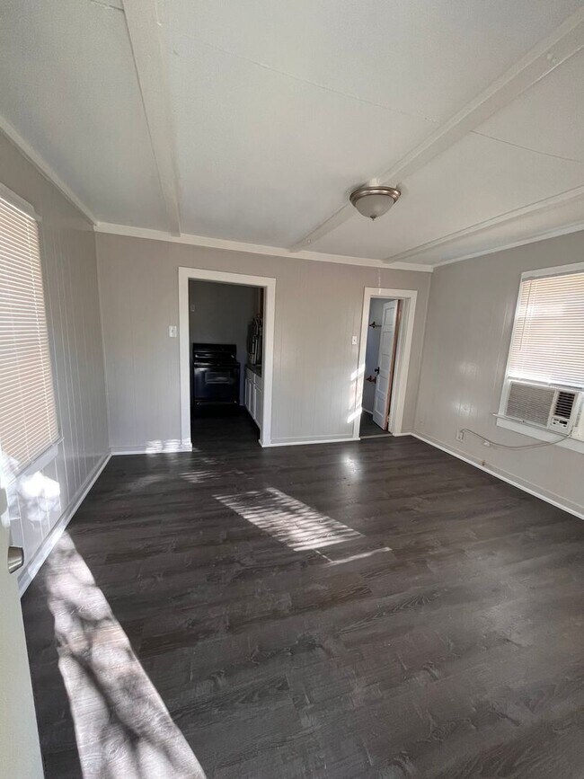 Foto del edificio - Studio, 1 bath House - 107 S. Lea Ave.  Ca...