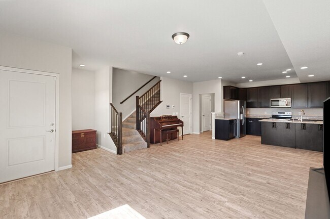 Building Photo - Beautiful 3-bedroom, 3-bathroom townhome located in Lorson Ranch!!