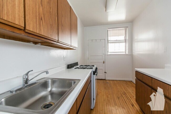 Foto del edificio - 820 W Waveland Ave