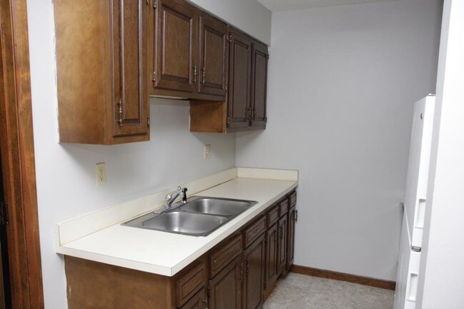 Building Photo - 1212 main ave, Unit Q, Nitro WV 25143