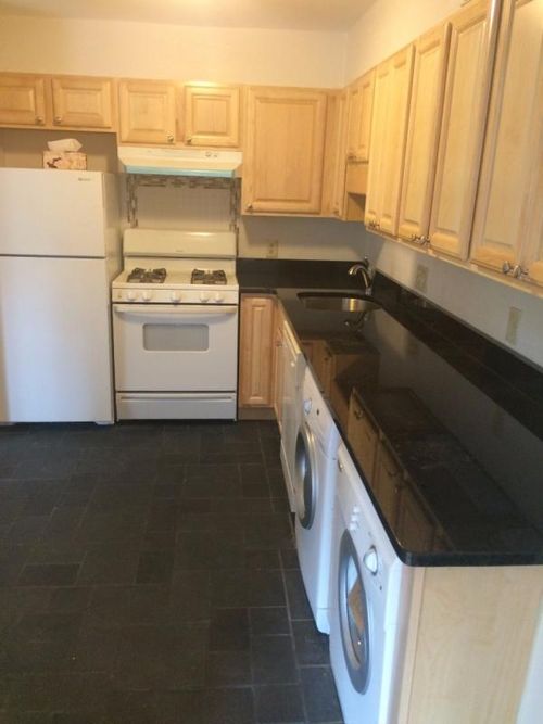 Primary Photo - 100 Riverway