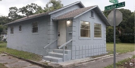 Building Photo - 350 Maple St
