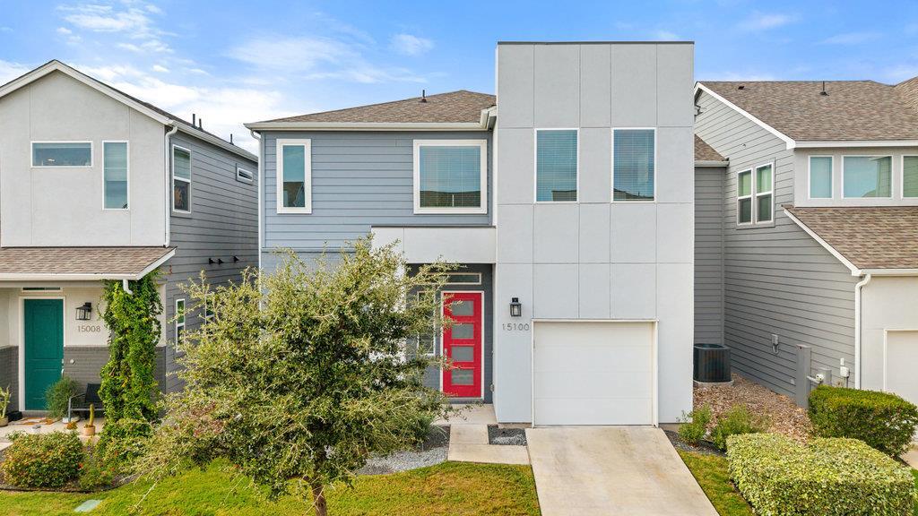 Primary Photo - 15100 Forum Ave