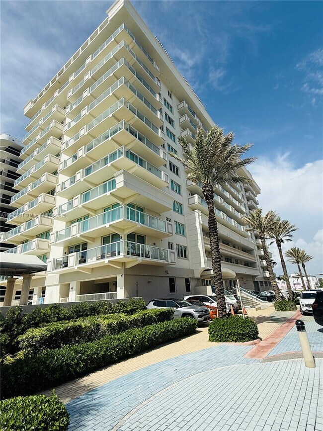 Foto del edificio - 9499 Collins Ave