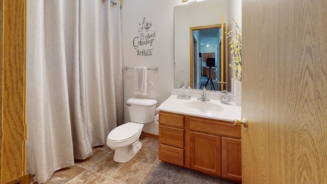 3 habitaciones, 2 baños | Baño - The Landing Ames