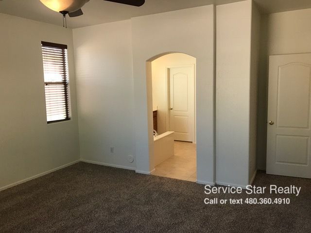Building Photo - 12922 W Glenrosa Dr
