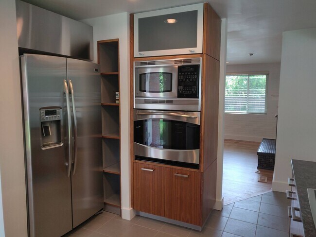 Foto del edificio - Four Bedroom Ranch in Hilltop/Lowry. Pets ...