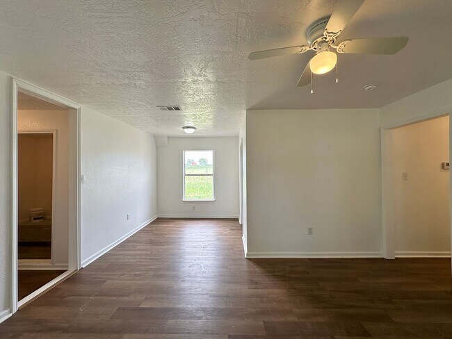 Foto del edificio - 1105 Williamson Dr