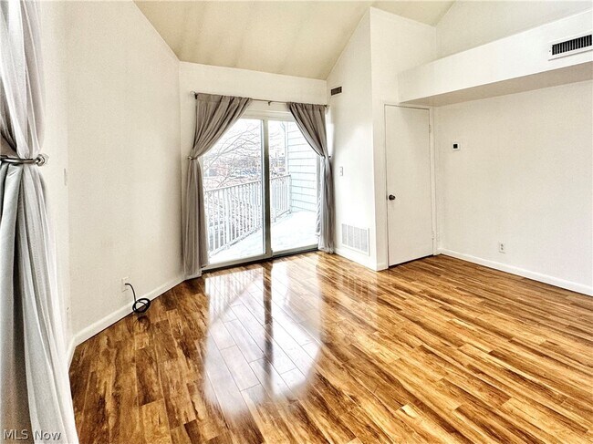 Foto del edificio - 1900 Grove Ct