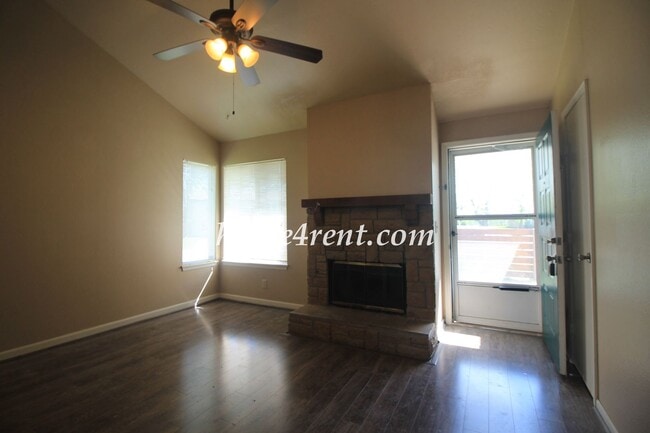 Foto del edificio - Cozy Olathe Ranch Style Home w/ Wood Floors!