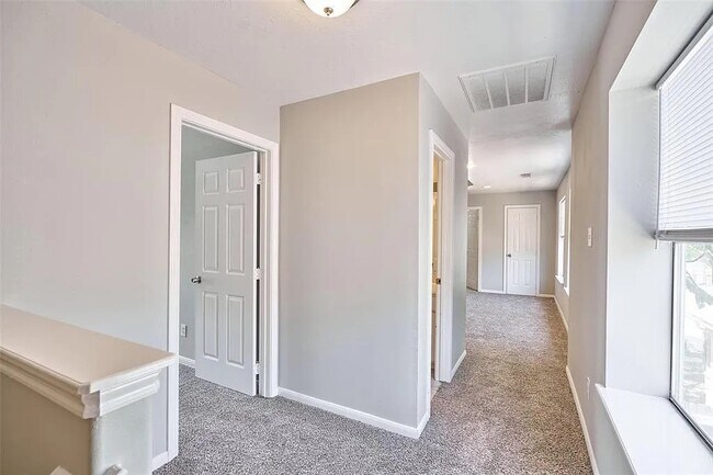 Foto del edificio - 13714 Hillingdale Ln