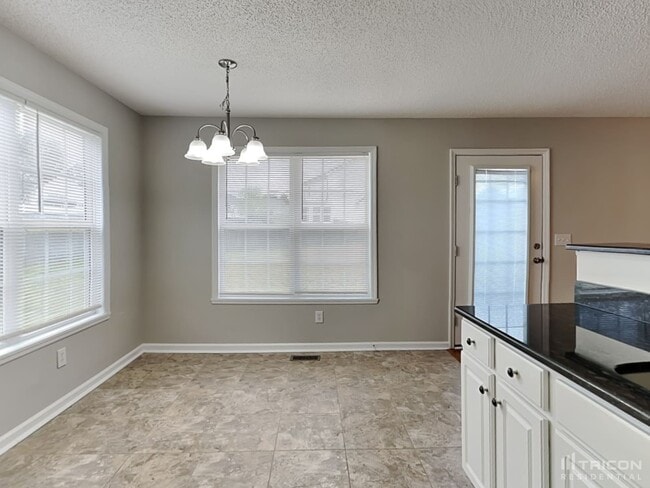 Building Photo - 252 Cambridge Dr