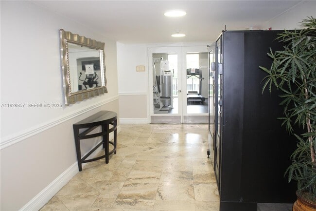 Building Photo - 520 SE 5th Ave