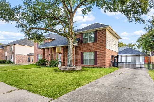 Foto del edificio - 18311 Oak Hampton Dr