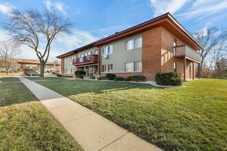 Building Photo - 1161 W Carriage Dr