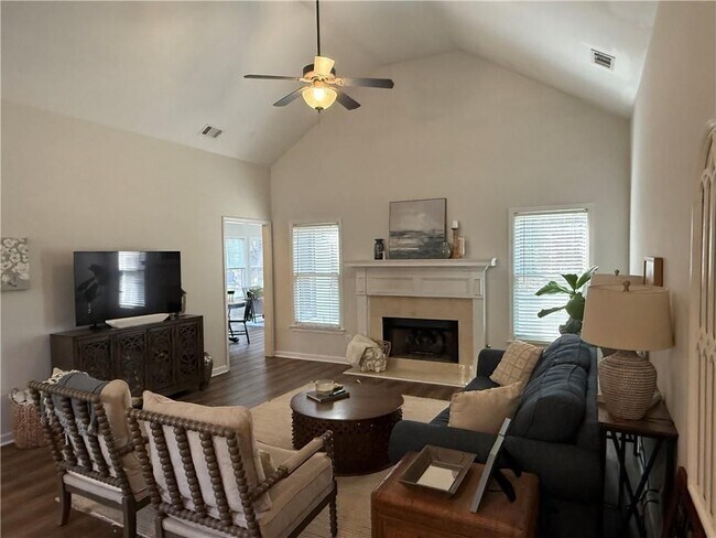 Foto del edificio - 304 Maple Grove Ct