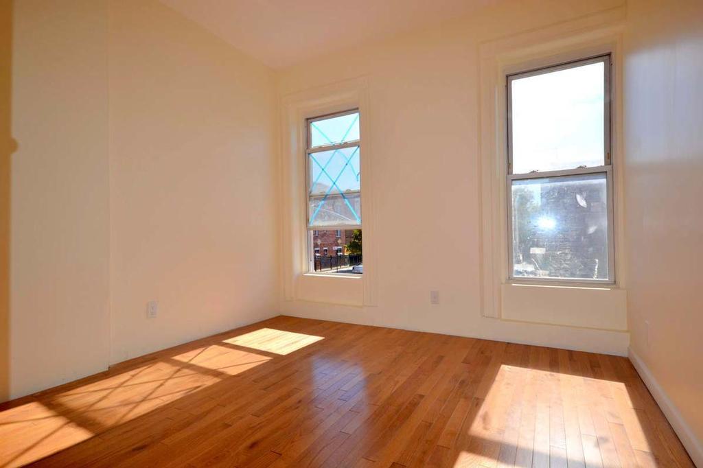 Primary Photo - 230 Saratoga Ave