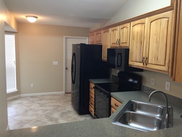 Foto del edificio - 2454 Ambrosia Dr