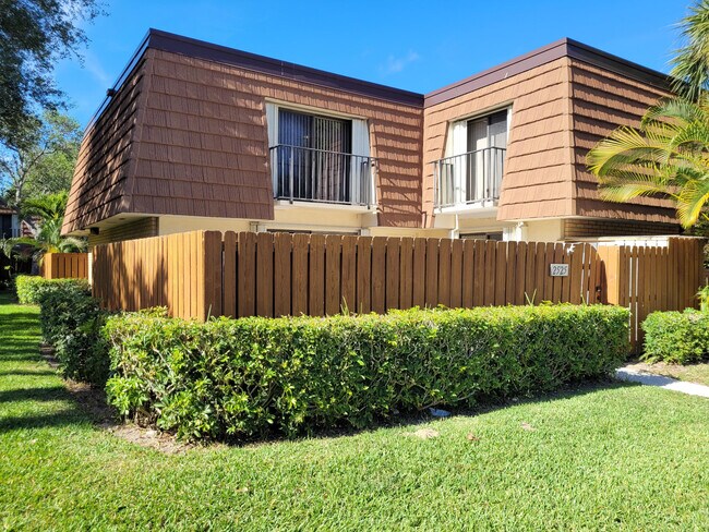Building Photo - 2525 25th Ct