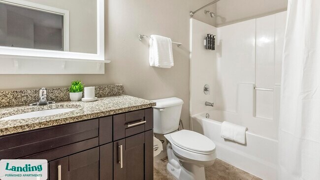 Foto del edificio - 4050 W Pine Blvd