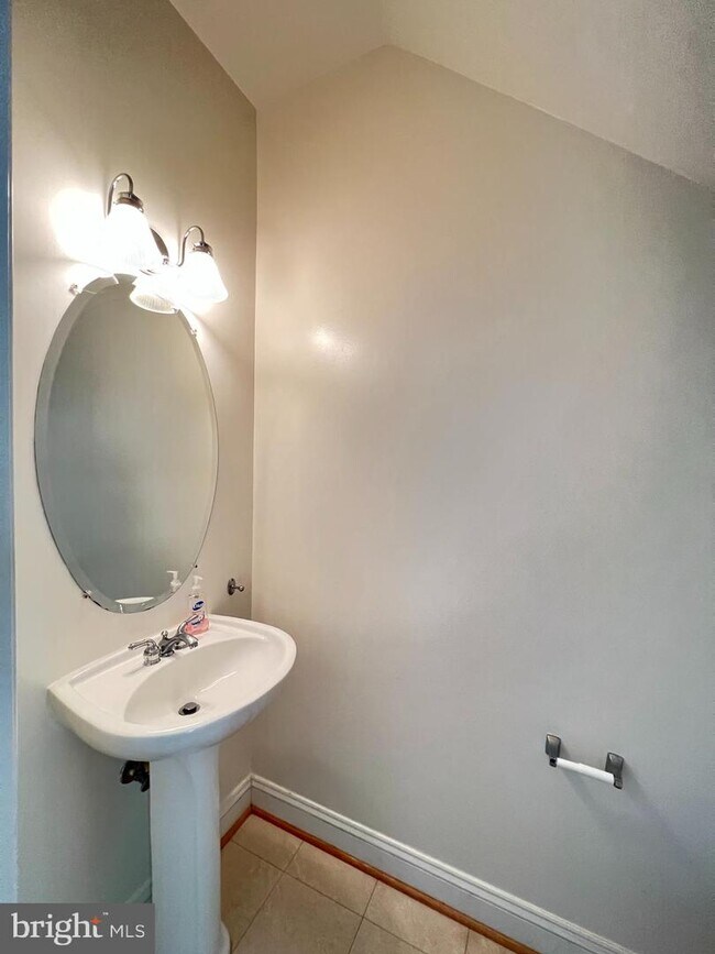 Foto del edificio - 13027 Town Commons Dr